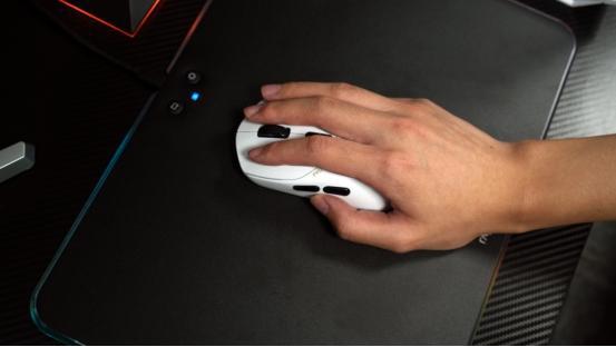 温润如玉暗藏杀招： 3950头号种子雷柏VT1双高速系列游戏鼠标评测(图5)