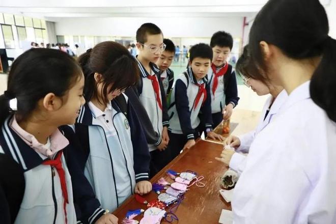 贵州中医药大学与贵阳市第二实验小学开展“寻药贵州”研学活动(图3)